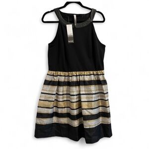 Black and gold dress. Sits above the knee. This dress is super cute ✨
